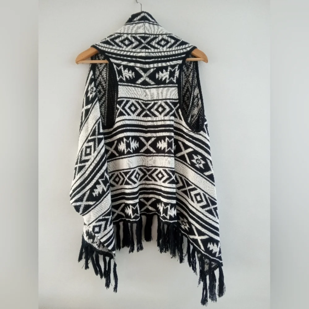 Kenzie Black White Tribal Knit Fringe Cardigan Vest Size Juniors 5/6 - Picture 6 of 9